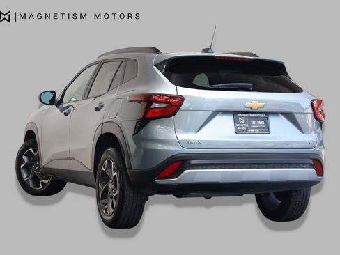 Used 2024 Chevrolet Trax LT FWD image 10