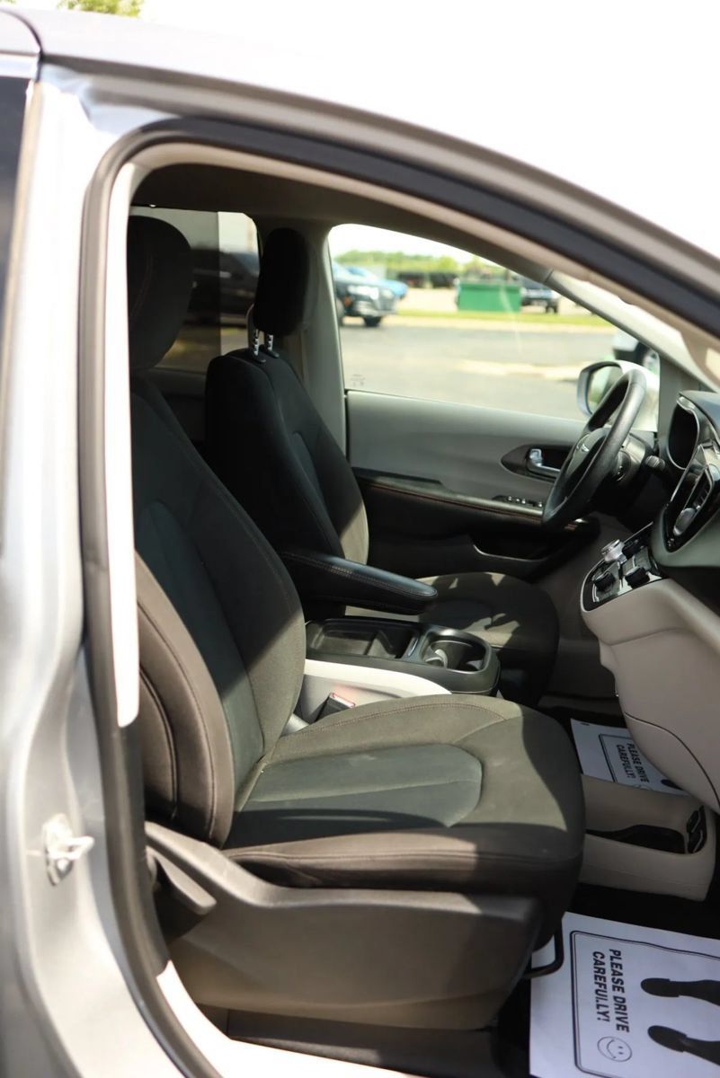 Used 2020 Chrysler Pacifica Touring w/ Advanced Safetytec Group FWD image 47