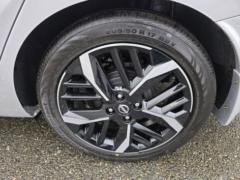 New 2025 Nissan Versa SR image 12