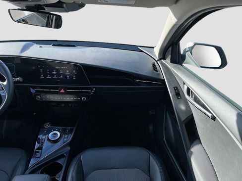 Used 2025 Kia Niro EX w/ EX Cold Weather Package image 24