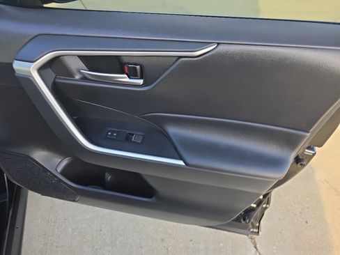 Used 2023 Toyota RAV4 XLE Premium image 15