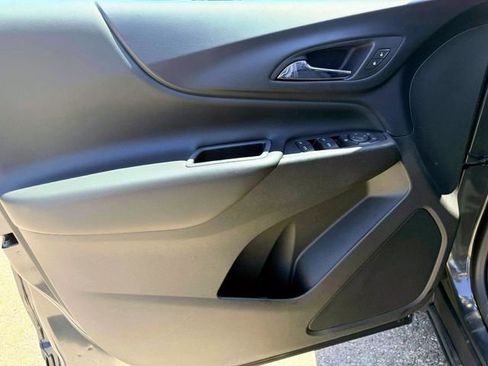 Used 2019 Chevrolet Equinox LT FWD image 12