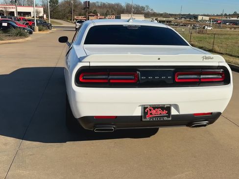 Used 2021 Dodge Challenger SXT w/ Plus Package image 8