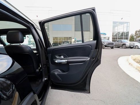 Used 2022 Mercedes-Benz GLB 250 4MATIC image 50