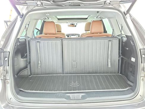 Used 2017 Toyota Highlander Limited Platinum image 18