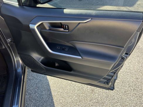 Used 2021 Toyota RAV4 LE image 14