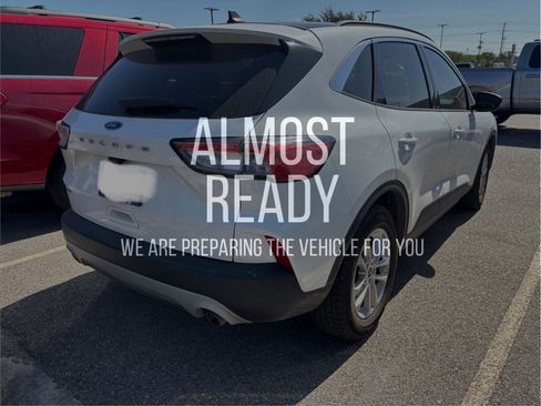 Used 2022 Ford Escape SE FWD image 4