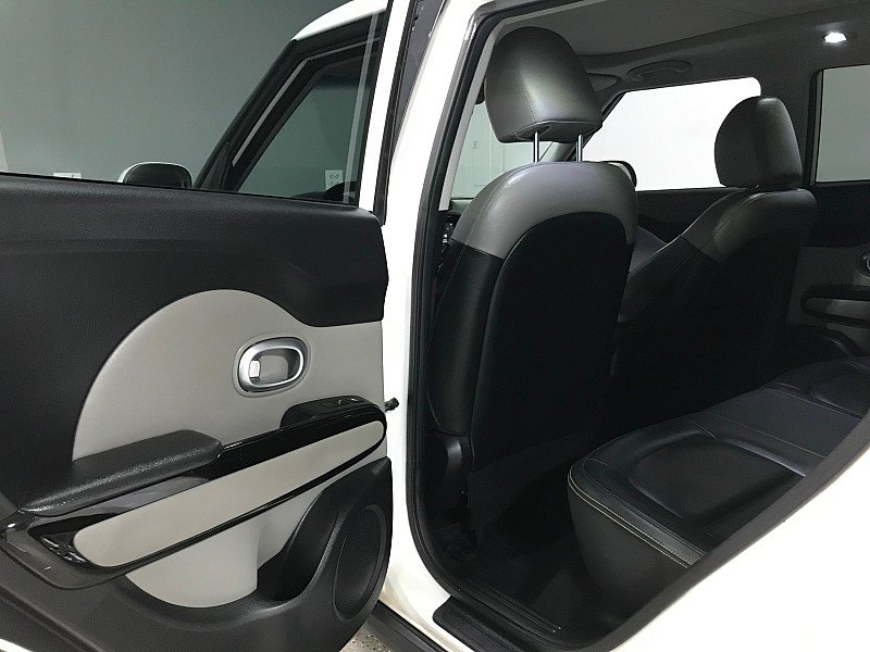 Used 2016 Kia Soul + w/ Primo Package FWD image 24