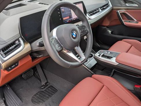 Used 2026 BMW X1 xDrive28i w/ Technology Package AWD/4WD image 3
