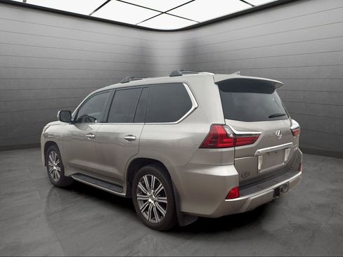 Used 2016 Lexus LX 570 4WD image 4