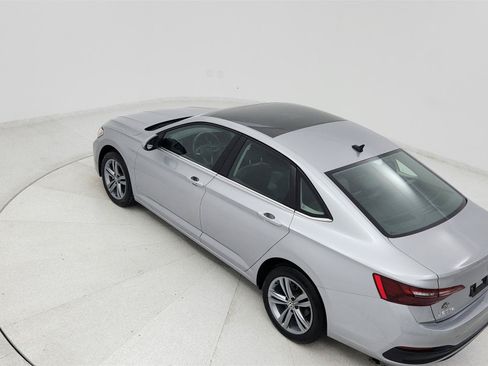 Used 2024 Volkswagen Jetta SE FWD image 15