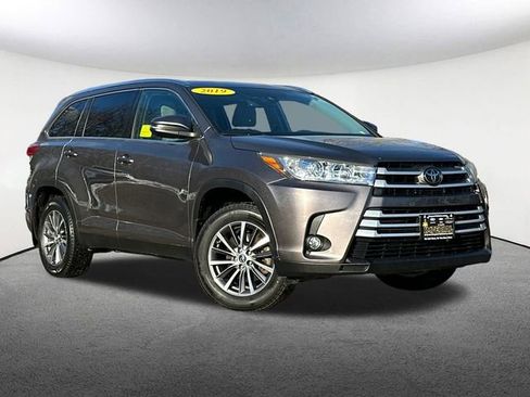 Certified 2019 Toyota Highlander XLE w/ Carpet Mat Package (TMS) image 2