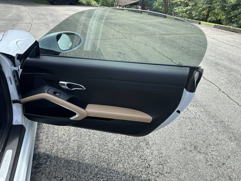 Used 2018 Porsche 718 Boxster image 15