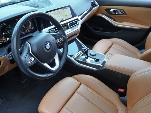 Used 2022 BMW 330i Sedan w/ Premium Package 2 RWD image 9