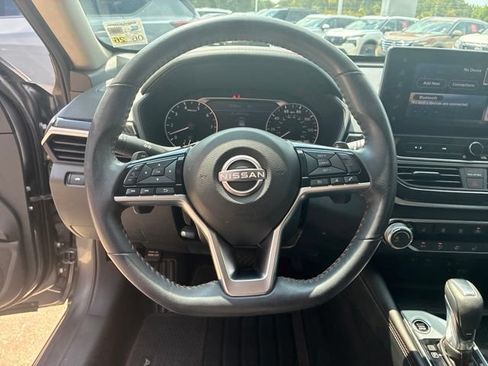 Used 2023 Nissan Altima 2.5 SR w/ SR Premium Package FWD image 12
