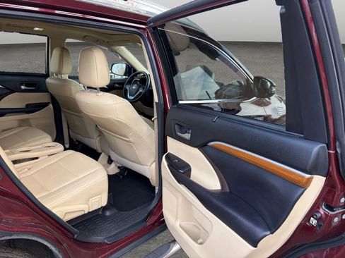 Used 2017 Toyota Highlander Limited Platinum image 15