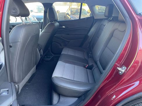 Used 2025 Chevrolet Trax LT w/ LT Convenience Package image 24