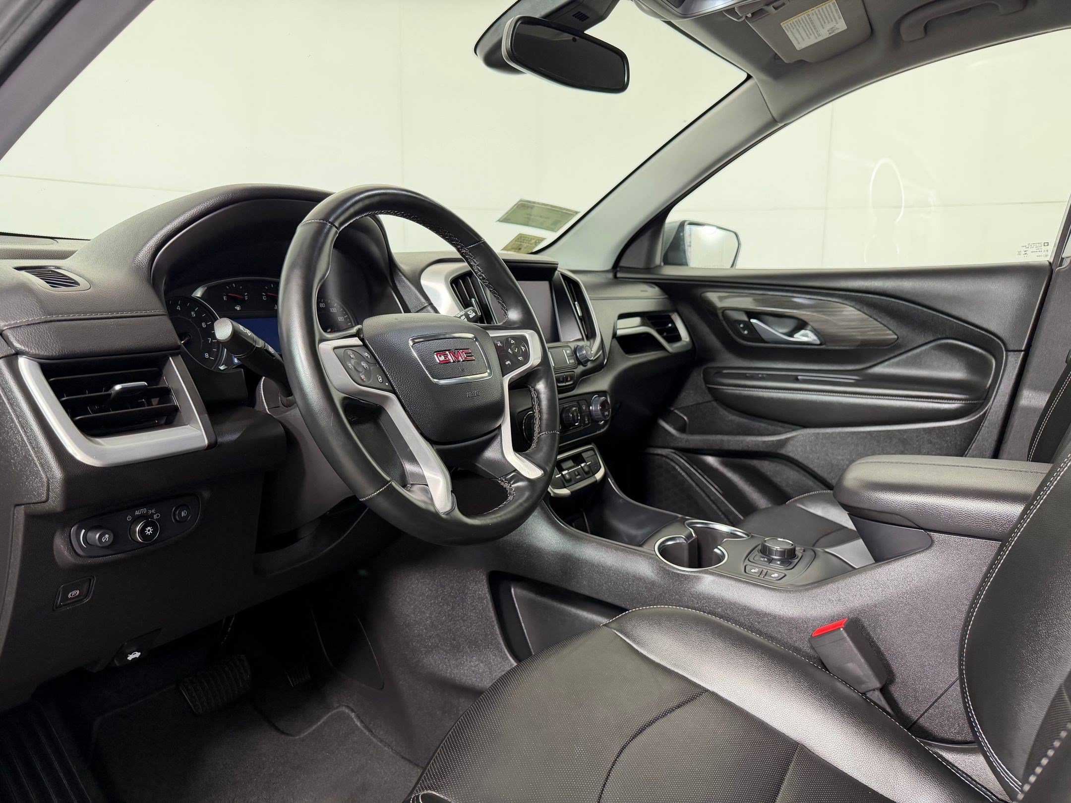 Used 2024 GMC Terrain SLT AWD/4WD image 4