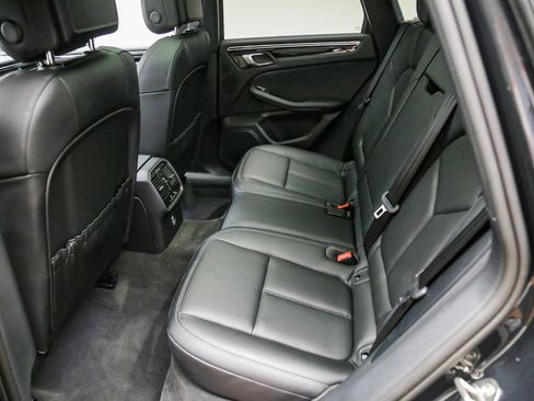 Certified 2025 Porsche Macan AWD/4WD image 23