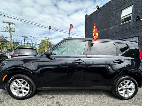 Used 2024 Kia Soul LX w/ Option Group 015 FWD image 4