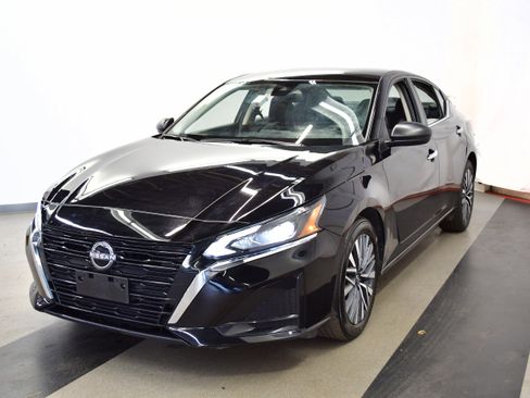 Used 2025 Nissan Altima 2.5 SV FWD image 4