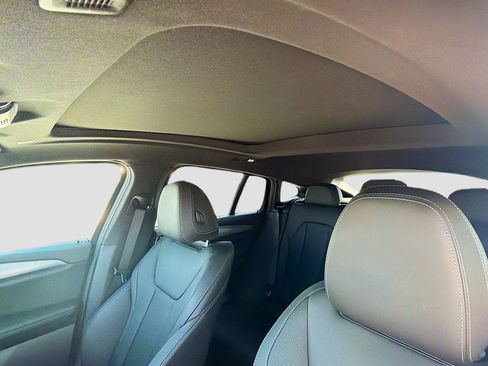 Certified 2025 BMW X4 xDrive30i w/ Premium Package image 27