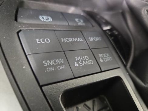 Used 2025 Toyota RAV4 XLE image 25