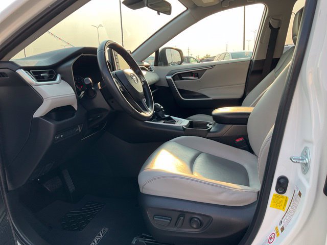 Used 2019 Toyota RAV4 XLE Premium FWD image 3