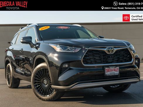 Certified 2026 Toyota Highlander Platinum AWD/4WD image 1