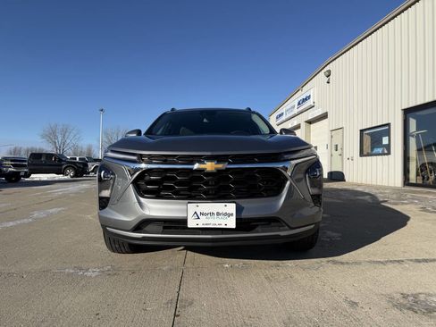 Used 2025 Chevrolet Trax LT w/ LT Convenience Package image 25