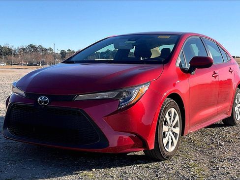 Used 2021 Toyota Corolla LE image 2