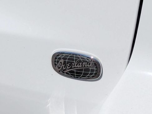 Used 2017 Jeep Grand Cherokee Overland AWD/4WD image 9