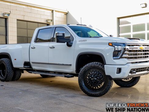 Used 2024 Chevrolet Silverado 3500 High Country w/ High Country Premium Package image 1