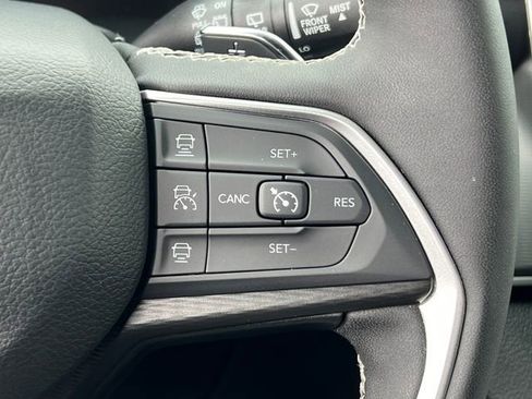 Used 2024 Jeep Grand Cherokee Altitude AWD/4WD image 21