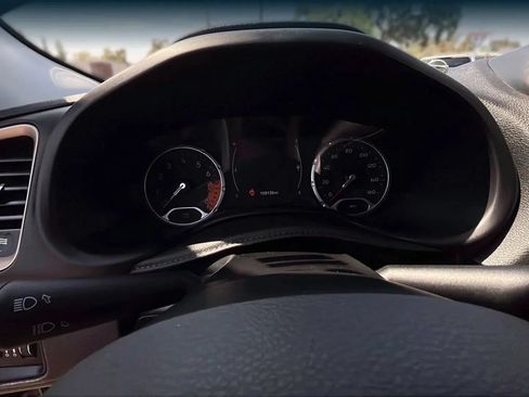 Used 2017 Jeep Renegade Latitude AWD/4WD image 10