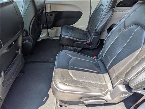 Used 2020 Chrysler Pacifica Limited FWD image 18
