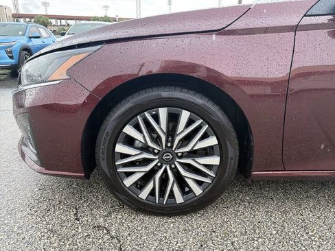 Used 2025 Nissan Altima 2.5 SV FWD image 32