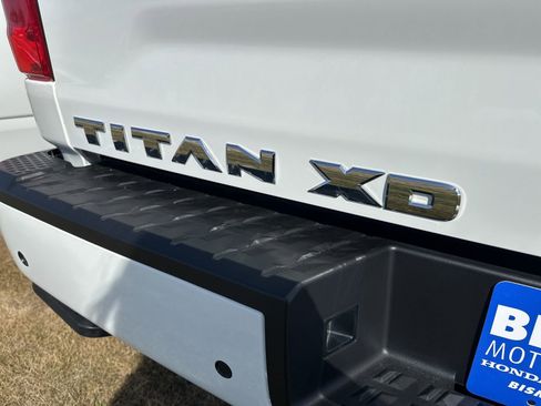 Used 2023 Nissan Titan SV w/ SV Convenience Package image 6