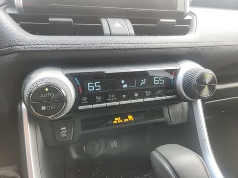 Used 2025 Toyota RAV4 XLE AWD/4WD image 11