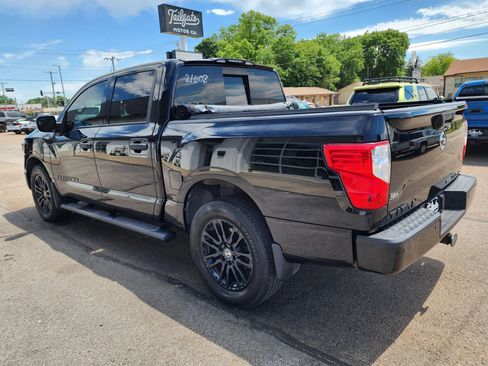 Used 2018 Nissan Titan SV w/ SV Convenience Package AWD/4WD image 5