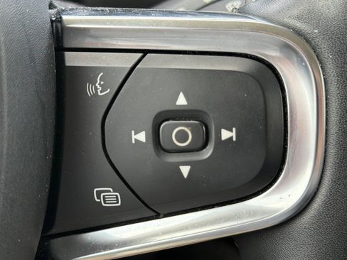 Used 2023 Volvo XC40 B4 Core w/ Convenience Package FWD image 30