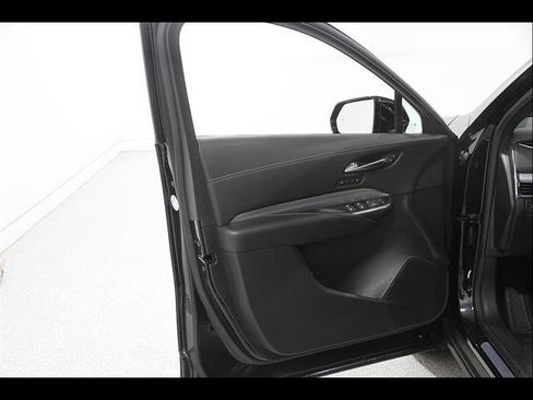 Used 2022 Cadillac XT4 Premium Luxury w/ Technology Package AWD/4WD image 4