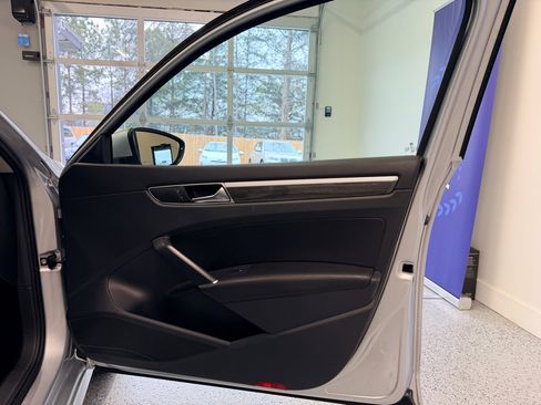 Used 2018 Volkswagen Passat 2.0T SE image 21