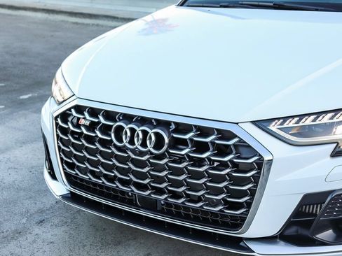 Used 2022 Audi S8 AWD/4WD image 6