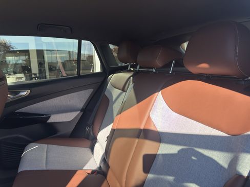 Used 2023 Volkswagen ID.4 Pro image 13