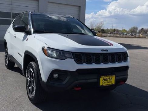 Used 2024 Jeep Compass Trailhawk image 4