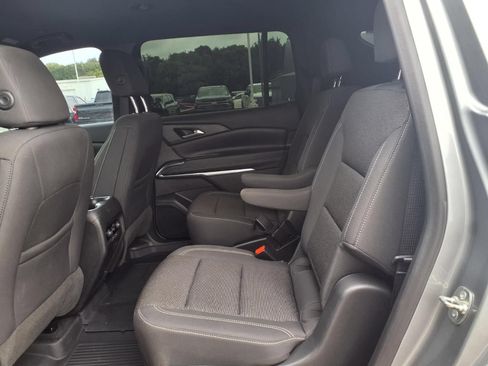 Used 2025 Chevrolet Traverse LT w/ LPO, Floor Liner Package FWD image 18