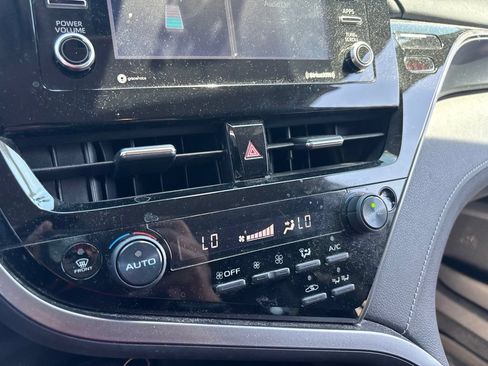 Used 2021 Toyota Camry SE FWD image 14