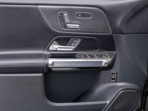 New 2025 Mercedes-Benz GLB 250 4MATIC image 15