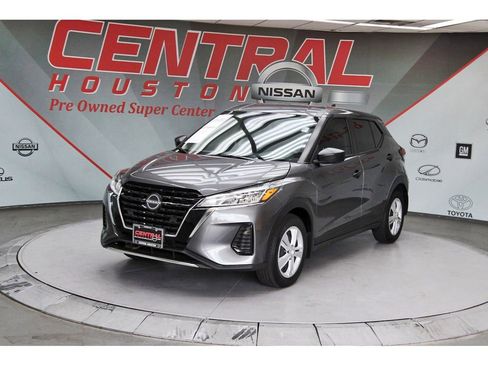 Used 2025 Nissan Kicks Play S FWD image 2